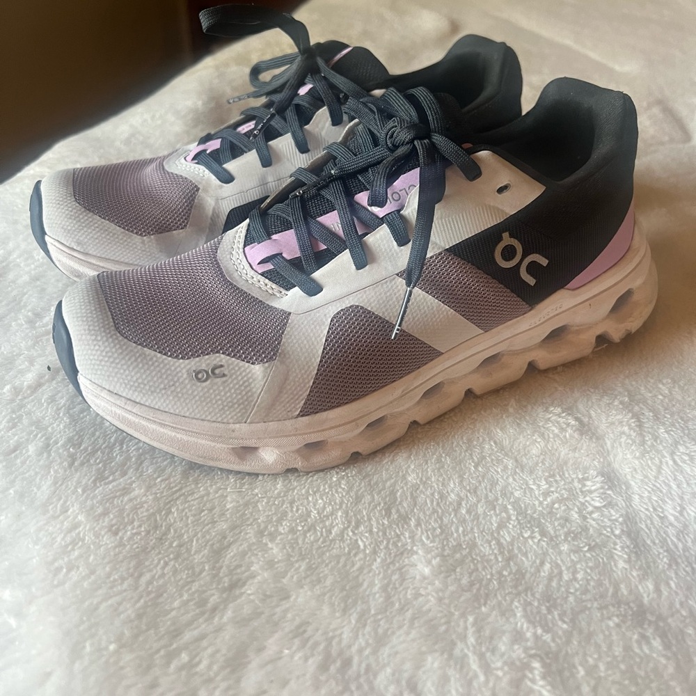 On Clouds Running Shoes Women’s